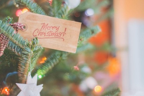 Enhance Memories with an Artificial Christmas Tree